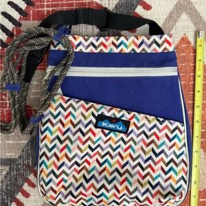 Kavu Multicolor Chevron Crossbody Bag with Blue Detail